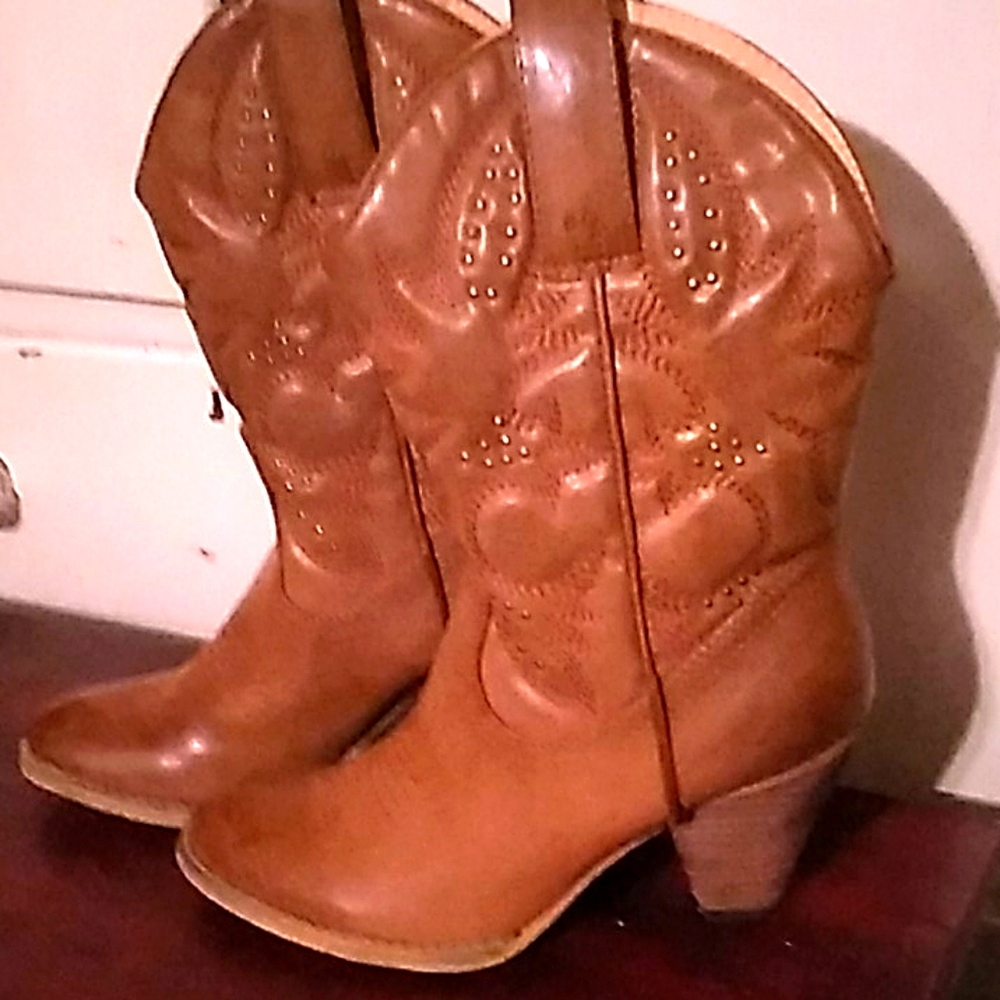 Ladies boots size 7M